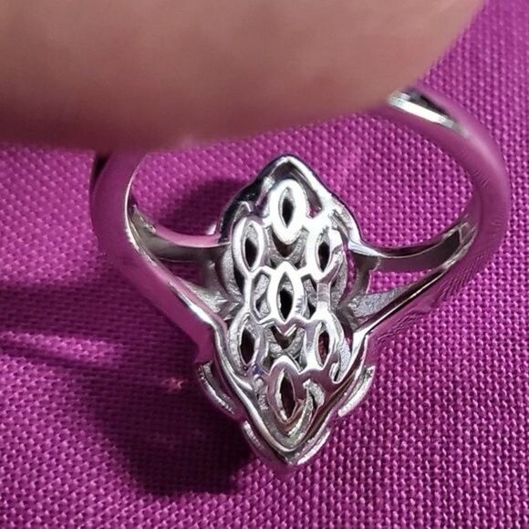 Karis Peridot Ring in Platinum Bond - Picture 4 of 5